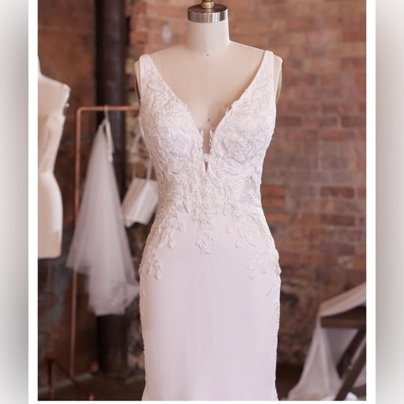 Sottero and Midgley wedding dress. STYLE: Alec 21SW861. Color: Ivory - Picture 3 of 11